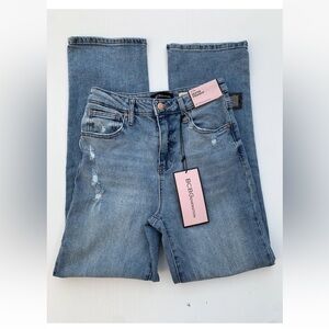 BCBGeneration Sz 3/26 Skater Straight Light Wash High Rise Denim Jeans NWT